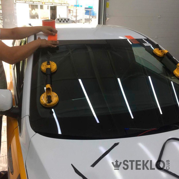 Замене лобового стекла с обогревом в зоне щёток на KIA RIO - фото №5